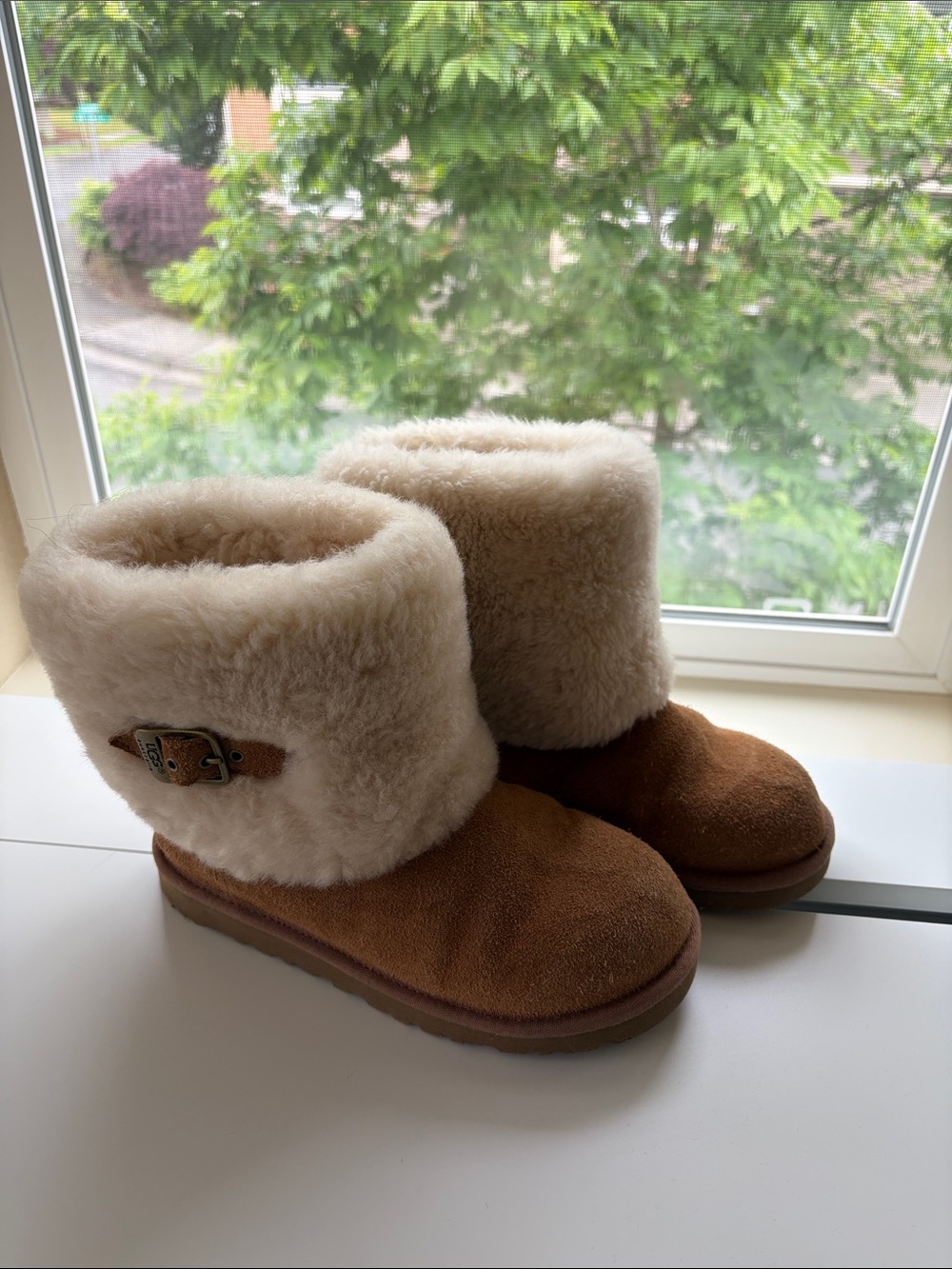 UGG Kids Cozy Shearling-Lined Brown Boots